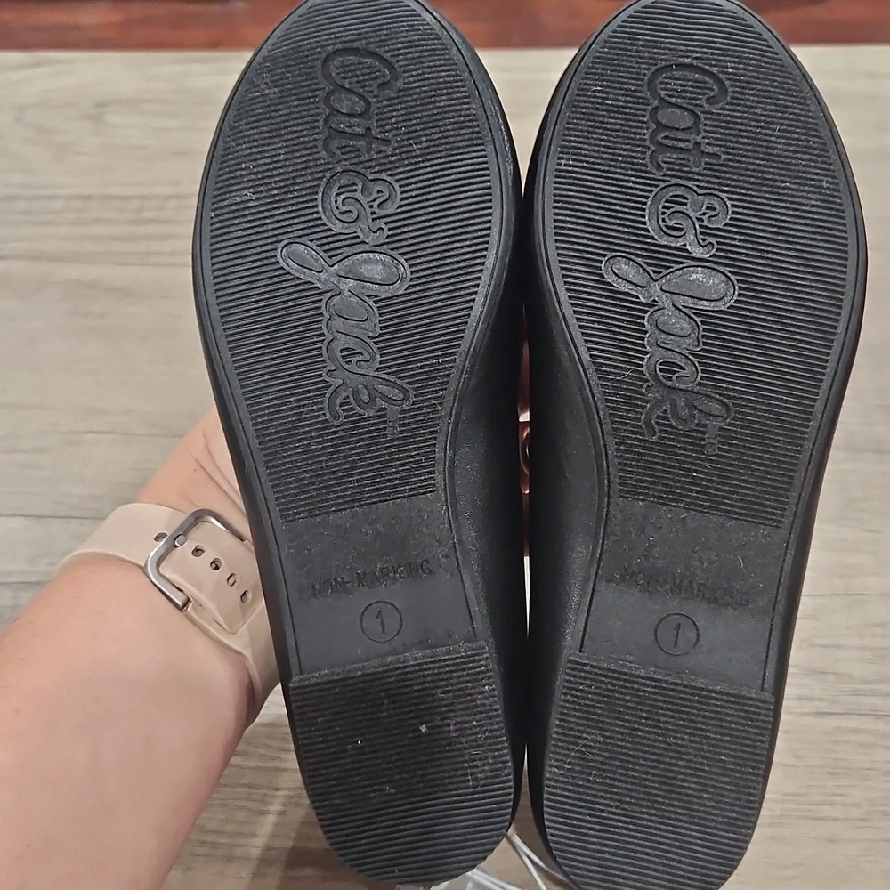 Cat & Jack size 1 black ballet flats